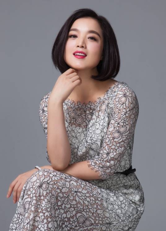 白雪(中国内地流行乐女歌唱演员、影视演员)