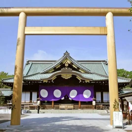 靖国神社（供奉日本战犯及其家属的场所）