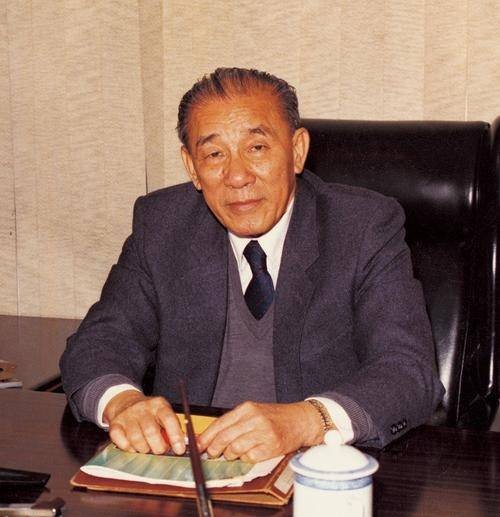 袁庚（招商局集团原常务副董事长（副部级）、改革开放试验田“蛇口模式”的探索创立者）