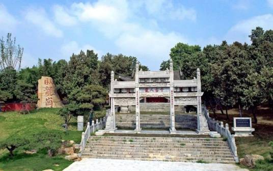 卧龙岗（河南省南阳市地名）