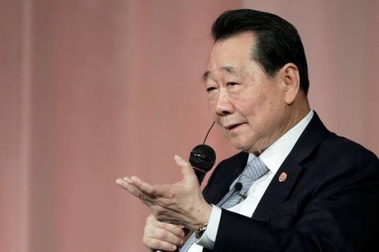 谢国民（中国侨商联合会会长、泰国正大集团资深董事长）