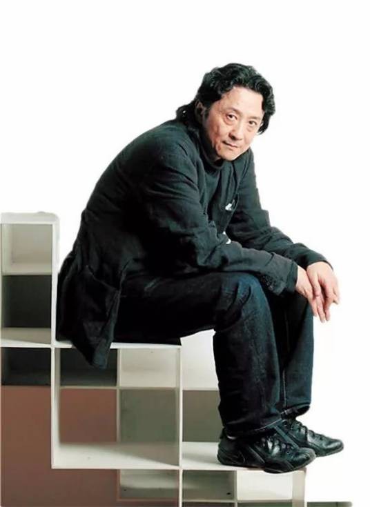 何多苓(中国当代抒情现实主义油画画家的代表,成都美术学院教授)
