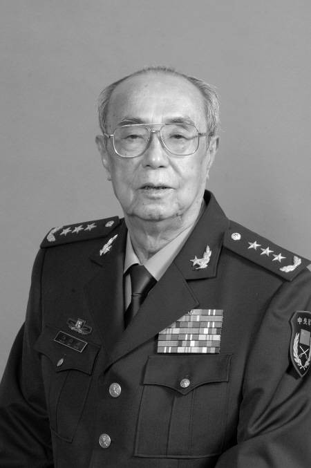 杨白冰（第十四届中央政治局委员、中国人民解放军总政治部原主任）