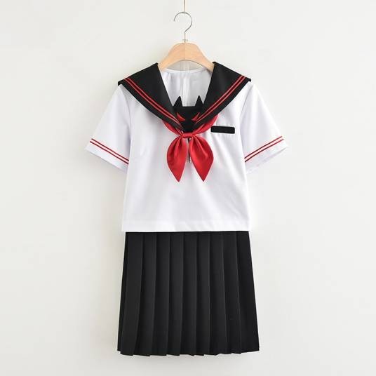 水手服(服装中的一种)