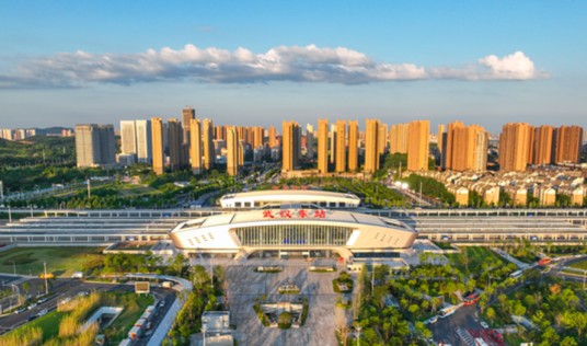武汉东站(中国湖北省武汉市境内铁路车站)