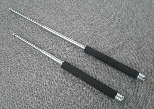 甩棍(全称战术伸缩警棍)
