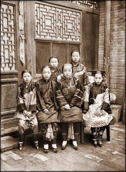 缠足（中国古代一种陋习）