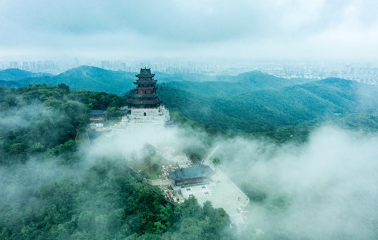 琅琊山（安徽省滁州市境内山脉、大别山向东延伸的余脉）