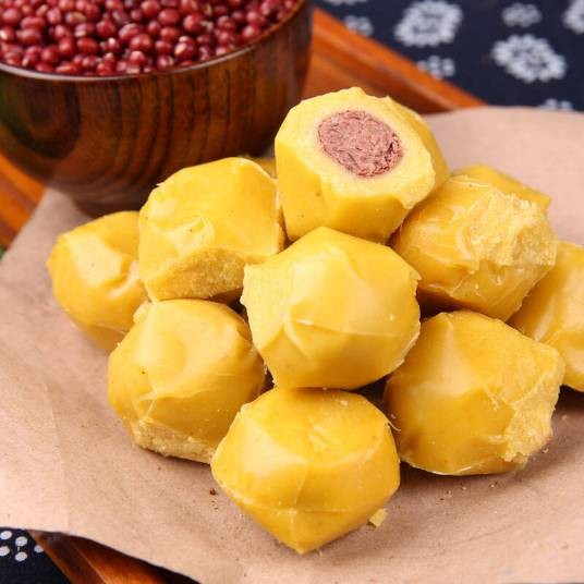 豆包(以小豆等为馅做成的包子)