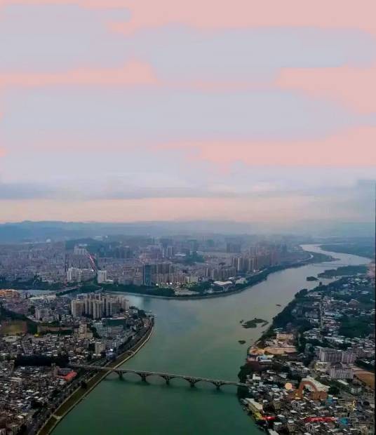 东江(珠江水系干流之一)