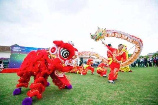 舞龙舞狮(源于中国的民间习俗,中华人民共和国正式开展的体育项目,国家级非物质文化遗产)