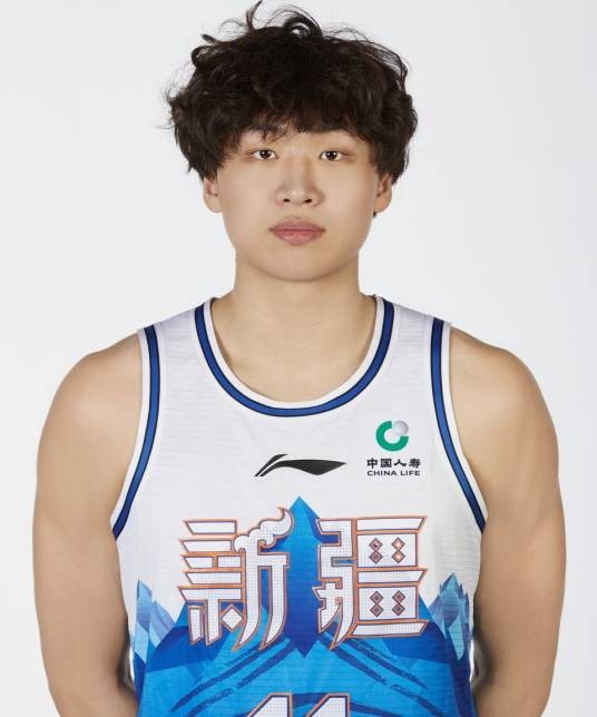 齐麟（中国篮球运动员）