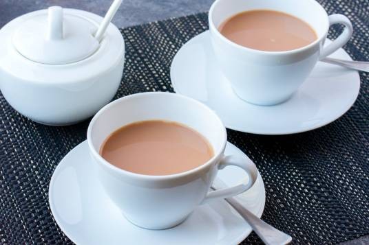 奶茶(牛奶与茶水的混合饮品)