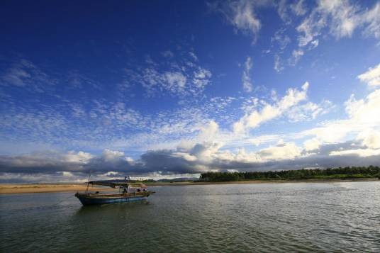 海棠湾（海南省三亚市的海滨）