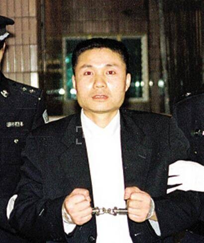 张君(湘鄂渝系列持枪抢劫杀人案首犯)