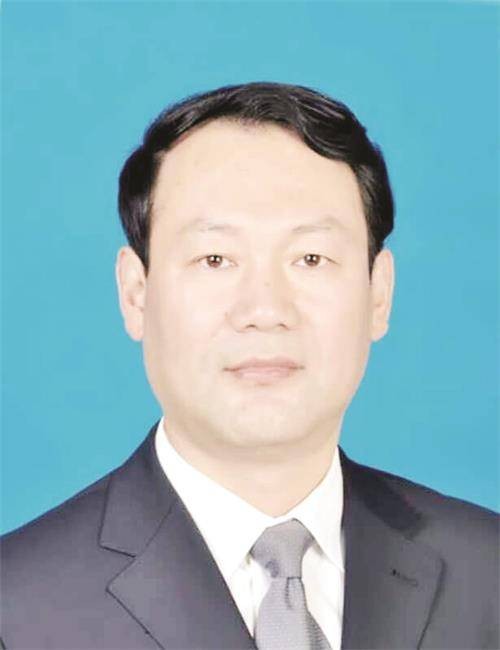 叶露中