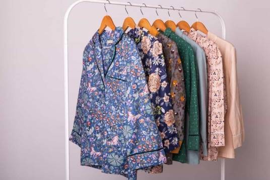 睡衣（睡觉时穿的衣服）