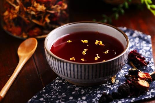 酸梅汤（中国传统消暑饮料）