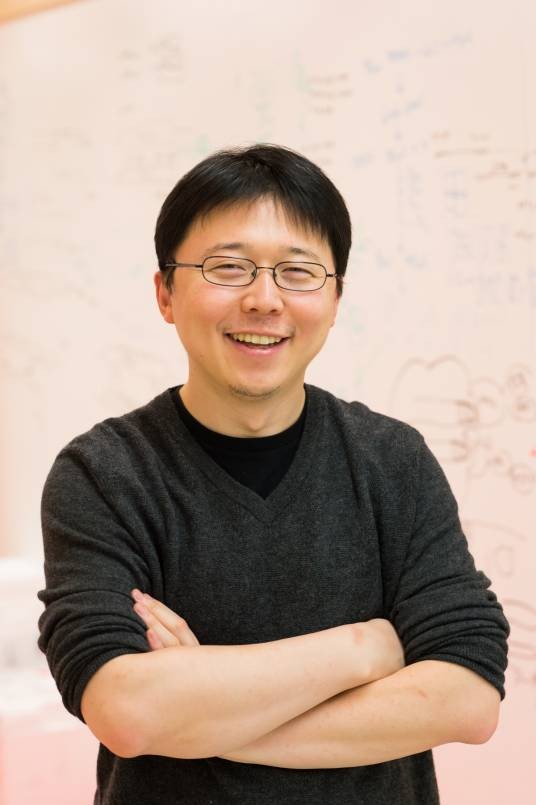 张锋（美国艺术与科学院院士、美国国家科学院院士、美国国家发明家科学院院士、美国国家医学院院士、分子生物学家）