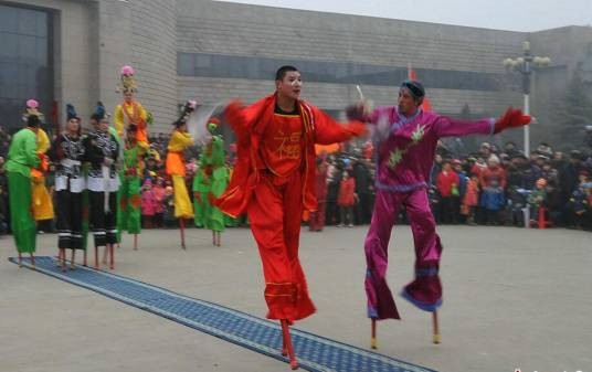 踩高跷(中国传统民俗活动)