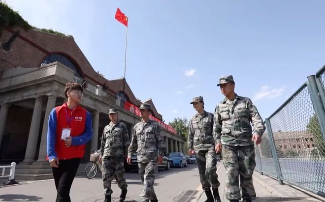 边防军人为清华学子念战友遗书,你想说什么?