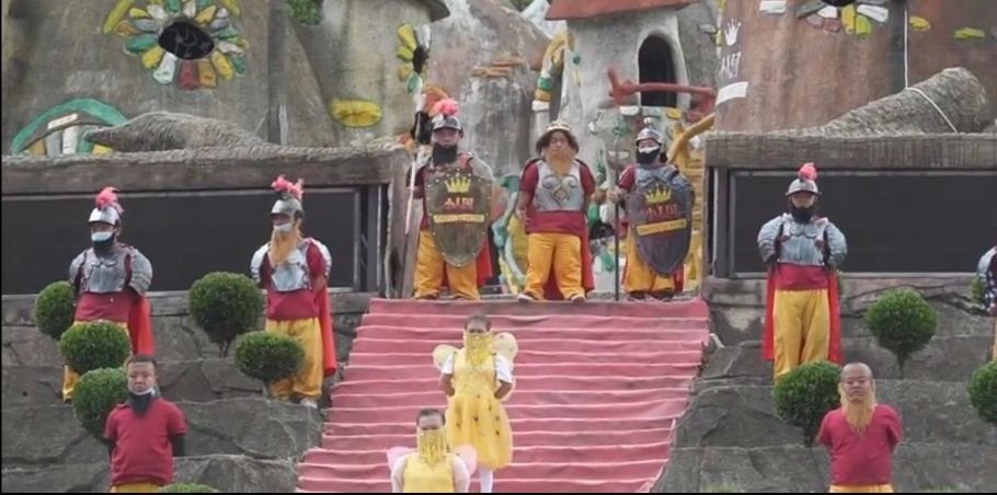 63个袖珍人在景区表演谋生，为什么会有袖珍人的存在？