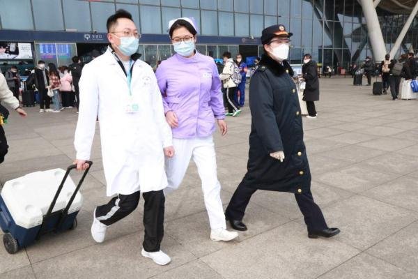 郑州超市人山人海，官方称不用抢购，市民该如何理智囤物？