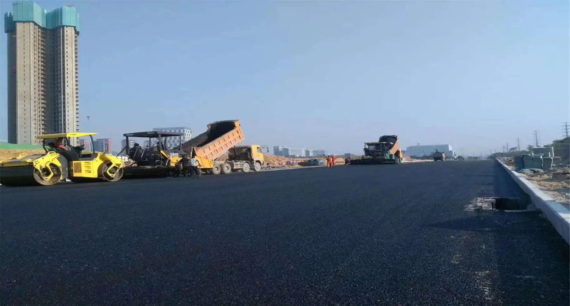 据报道：西班牙多地拆除沥青“回归自然”！为何却被专家批判无知？