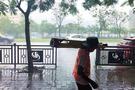 河南暴雨，南阳临街商铺被淹，这场大暴雨造成的损失有多大？