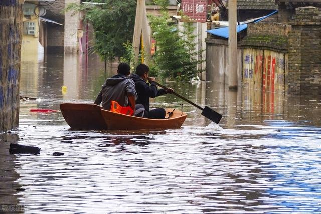 山西暴雨90小时，村庄洪水倒灌，村名该如何自救？