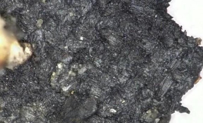 实拍震撼世界的谜,三星堆金面具上发现眉骨和耳洞,古人的手艺有多精湛?