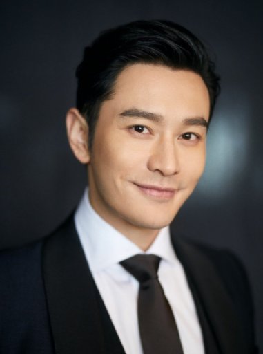 黄晓明再捐超3吨重蔬菜鸡蛋等生活物资,网友们如何评价他的行为?