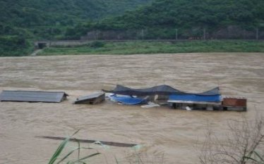 四川巴中多艘船只被洪水卷走,当地有关部门采取了哪些急救措施?