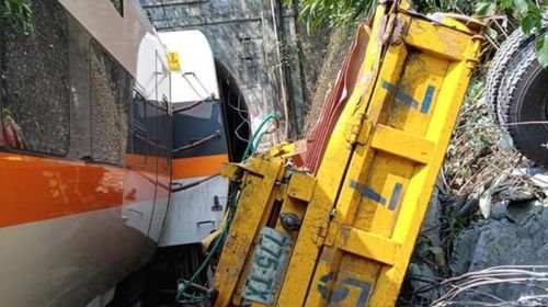 台铁脱轨事故中一家4口仅存1人,这起事故造成了怎样的后果?