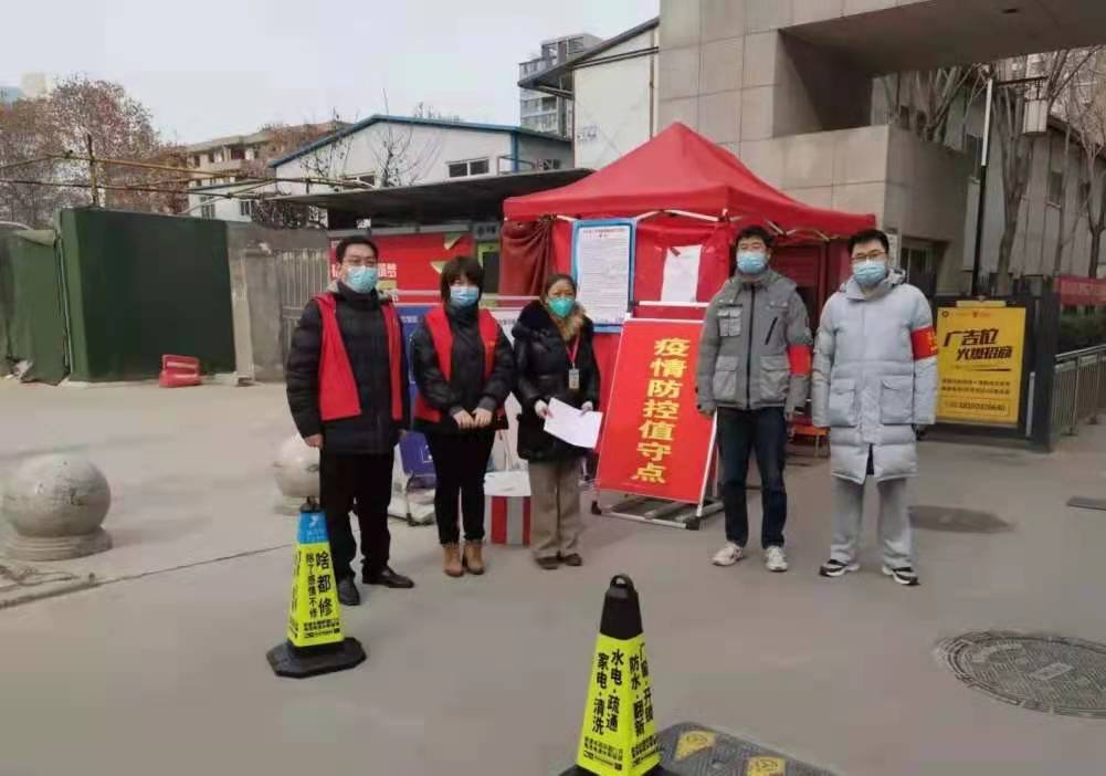西安小伙元旦出门买馒头，惨遭防疫人员殴打，防疫人员为何这么做？