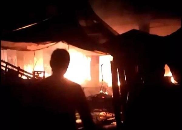 浙江一灵堂深夜起火致儿子儿媳死亡,现场的火势情况如何?