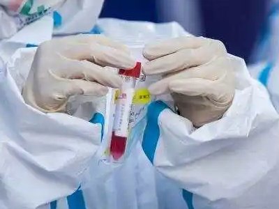 阴性女子去剪发被理发师劝走！这位理发师为何会这么做？