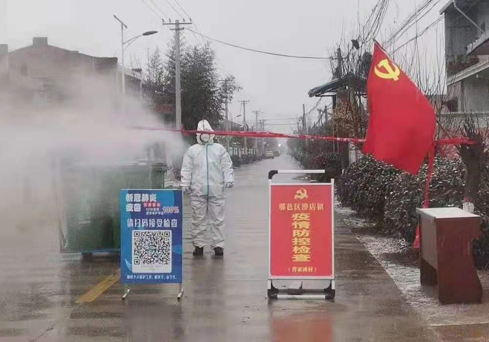 西安小伙元旦出门买馒头，惨遭防疫人员殴打，防疫人员为何这么做？