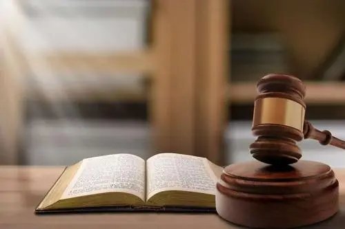 湖北一孕妇下车慢遭男子持棍怒吼,最终涉事男子得到了什么处罚?