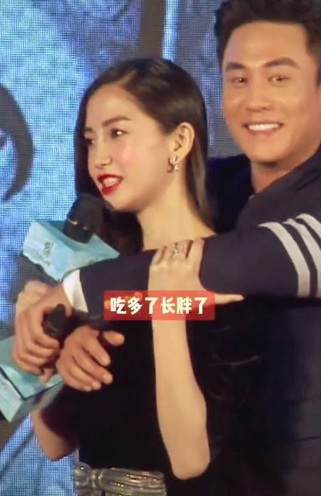 杜淳刚领结婚证就跟Baby搂搂抱抱,新婚妻子不介意吗?