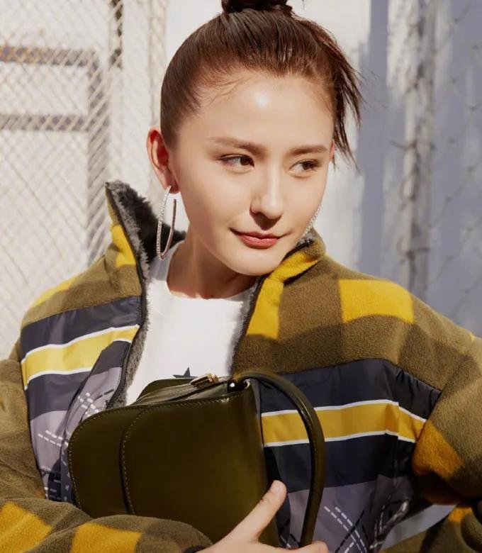 获得飞天奖的热依扎和去年获得白玉兰奖的童瑶，谁的演技更好呢？