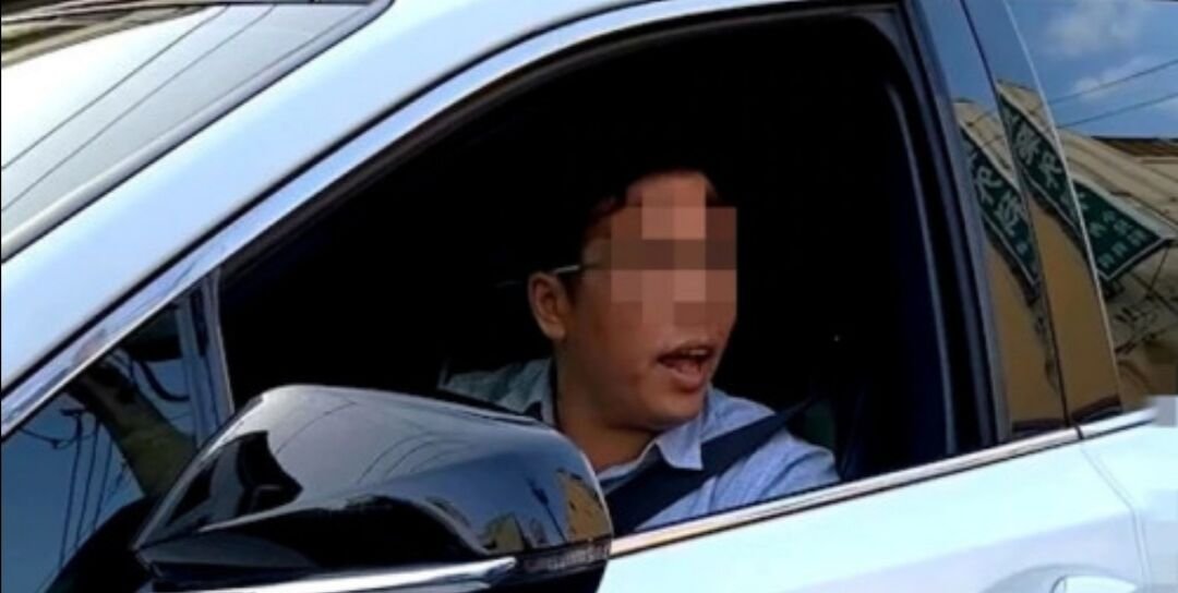 男子撞死流浪狗后到灵堂下跪,是因为内心愧疚吗?