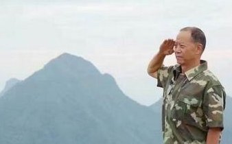 为什么万人送别名誉村长？