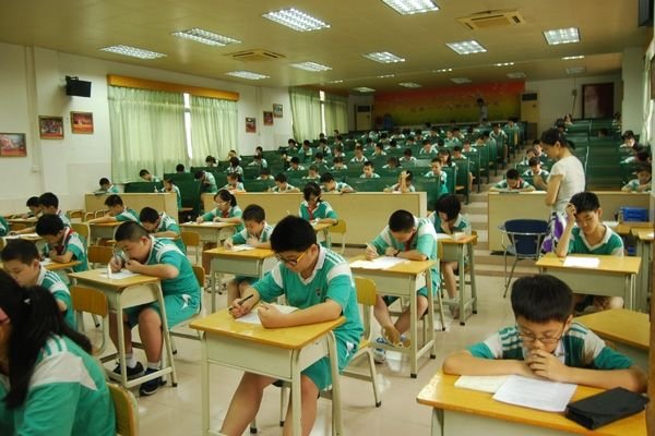 河北女子开补习班致多名学生家长阳性被刑拘,这件事起到了什么警示作用?