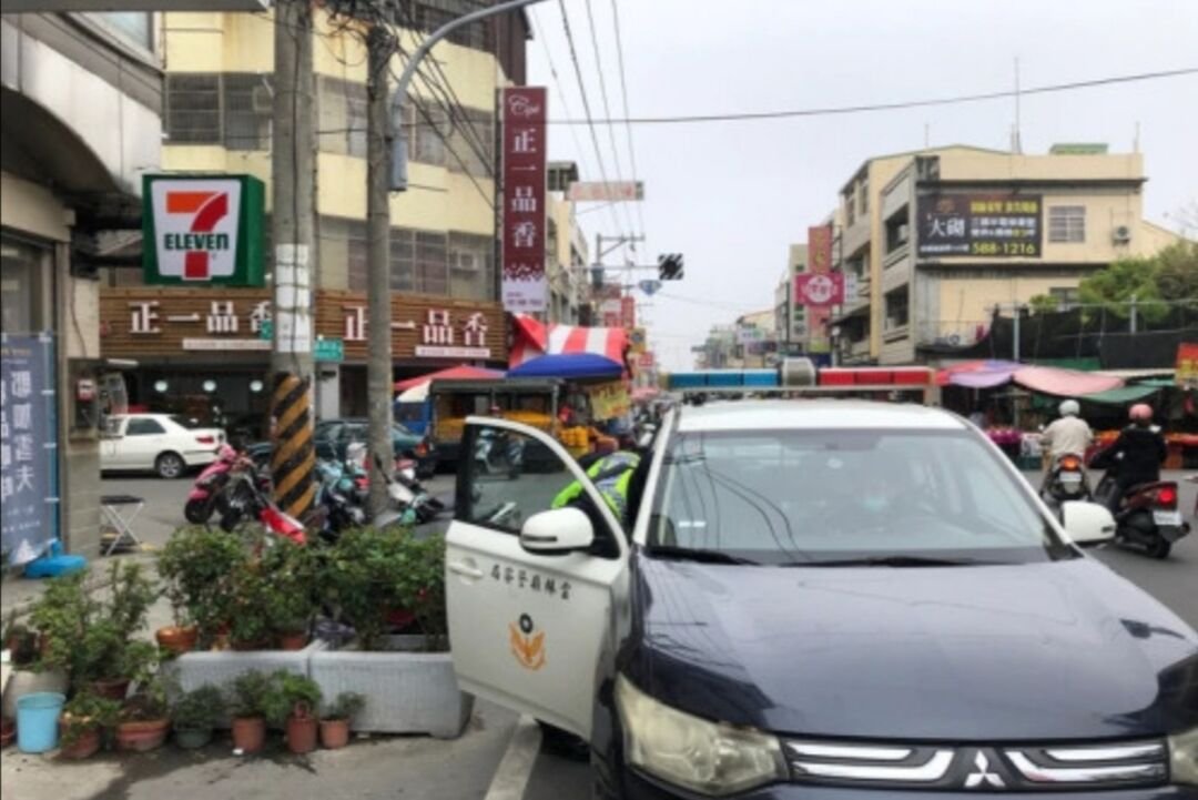 男子撞死流浪狗后到灵堂下跪,是因为内心愧疚吗?