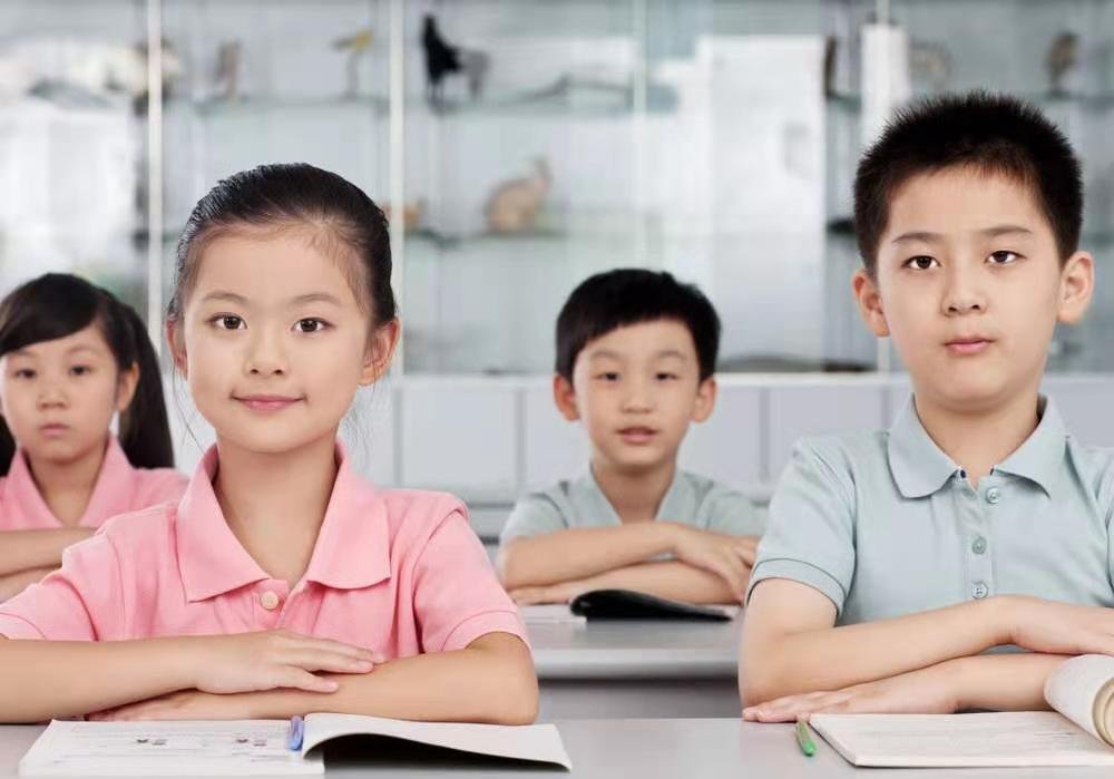 “突然有点心疼小学老师了”话题引热议,小学生是不是很难带?