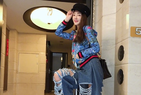 曹格女儿丑萌,网友扒出吴速玲旧照,对比后是否证实了整容的嫌疑?