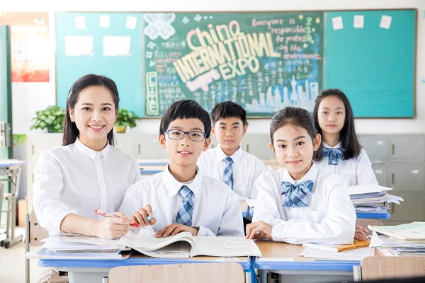 河北女子开补习班致多名学生家长阳性被刑拘,这件事起到了什么警示作用?