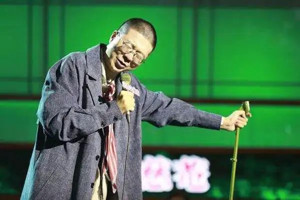 《脱口秀大会》李诞不拍灯被吐槽,为何KID的退出令人意难平?