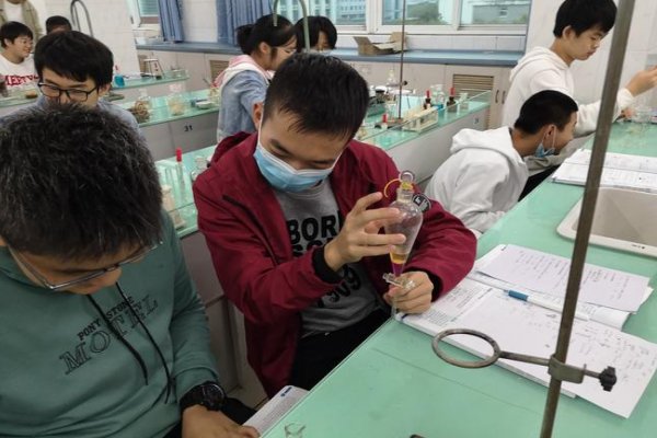 二氧化硫和氢氧化钠的反应原理是什么？